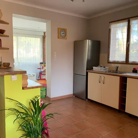 Rez-de-villa Avec Terrasses Et Jardin *