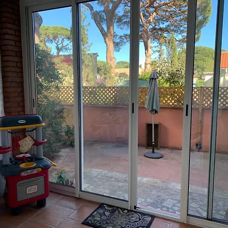 Rez-de-villa Avec Terrasses Et Jardin